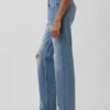Jeans a vita media, rigidi, dal taglio dritto e morbido