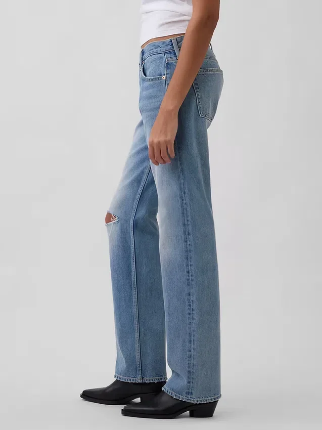 Jeans a vita media, rigidi, dal taglio dritto e morbido