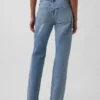 Jeans a vita media, rigidi, dal taglio dritto e morbido