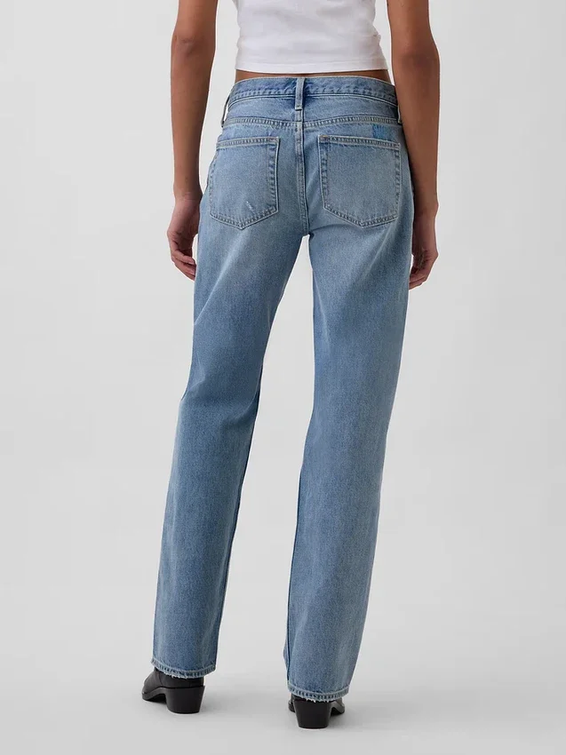 Jeans a vita media, rigidi, dal taglio dritto e morbido
