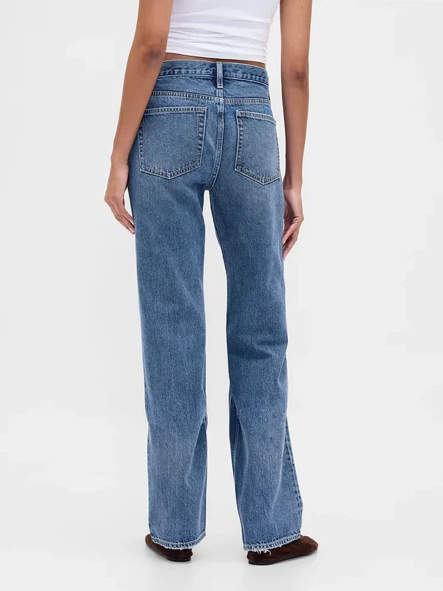 Jeans a vita media, rigidi, dal taglio dritto e morbido