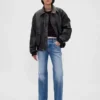 Jeans a vita media, rigidi, dal taglio rilassato e svasati