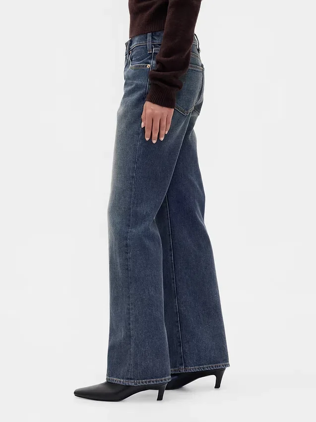 Jeans a vita media, rigidi, dal taglio rilassato e svasati