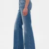 Jeans a vita media, rigidi, dal taglio rilassato e svasati