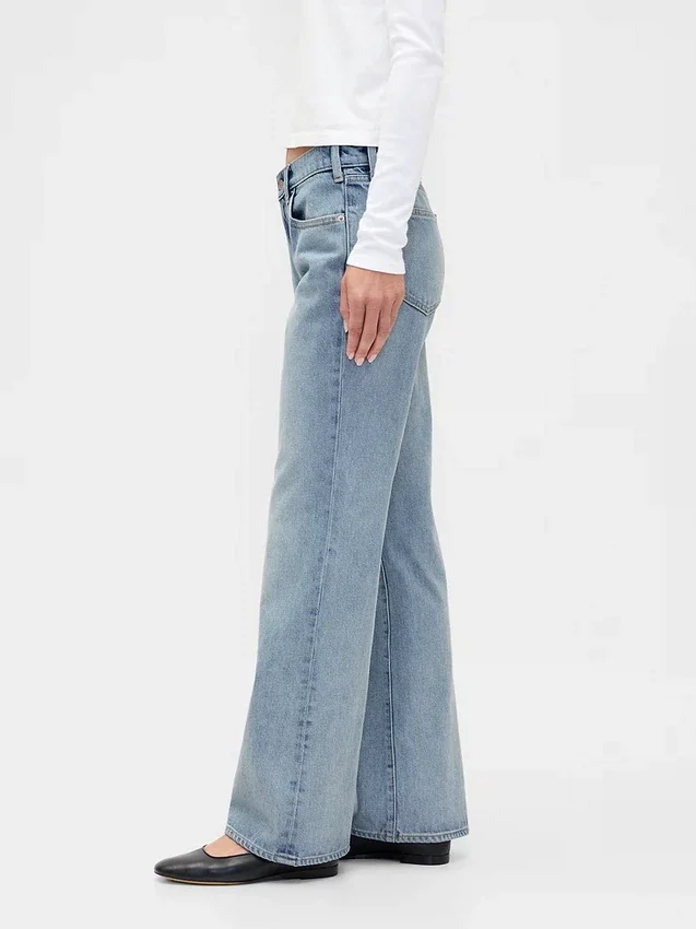 Jeans a vita media, rigidi, dal taglio rilassato e svasati