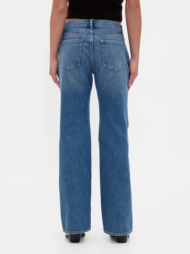 Jeans a vita media, rigidi, dal taglio rilassato e svasati