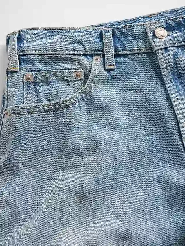 Jeans a vita media, rigidi, dal taglio rilassato e svasati