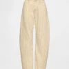Jeans a zampa alta a righe color cachi