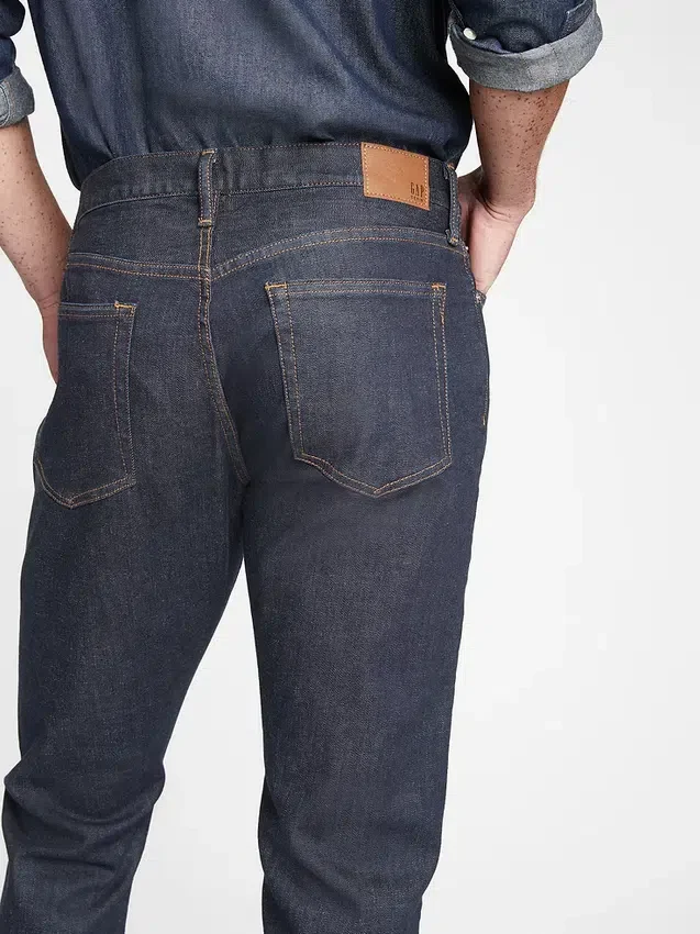 Jeans atletici affusolati