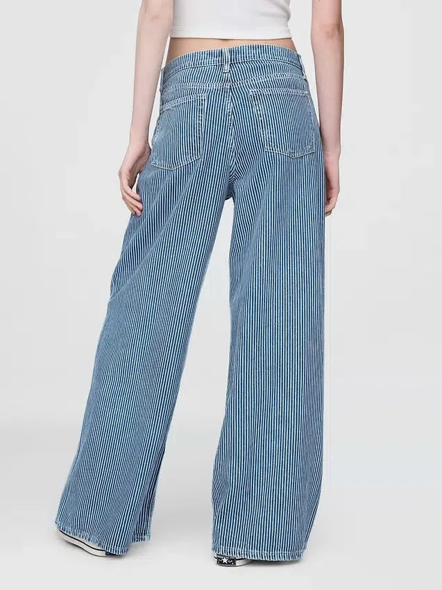 Jeans baggy a vita media in denim ultra morbido a righe