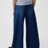 Jeans baggy da bambino a vita bassa con carré frontale