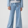 Jeans baggy da bambino a vita bassa con ricamo “I Heart NY”