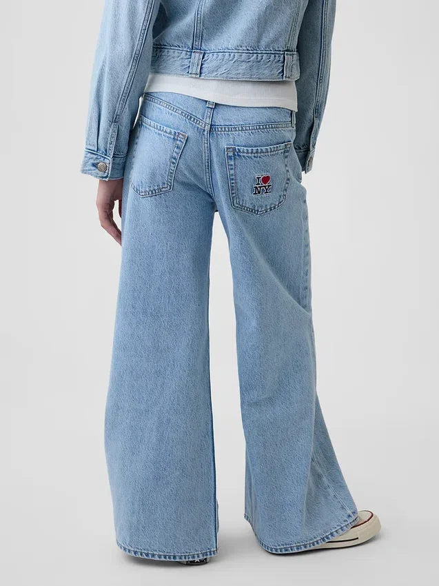 Jeans baggy da bambino a vita bassa con ricamo “I Heart NY”
