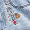 Jeans baggy da bambino a vita bassa con ricamo “I Heart NY”