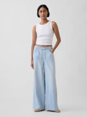 Jeans baggy morbidi a vita media