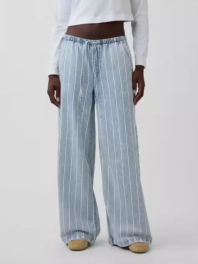 Jeans baggy morbidi a vita media