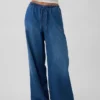 Jeans baggy morbidi a vita media