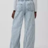 Jeans baggy morbidi a vita media