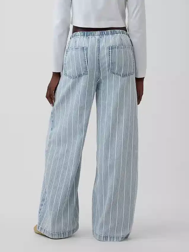 Jeans baggy morbidi a vita media