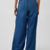 Jeans baggy morbidi a vita media
