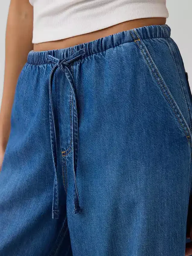 Jeans baggy morbidi a vita media