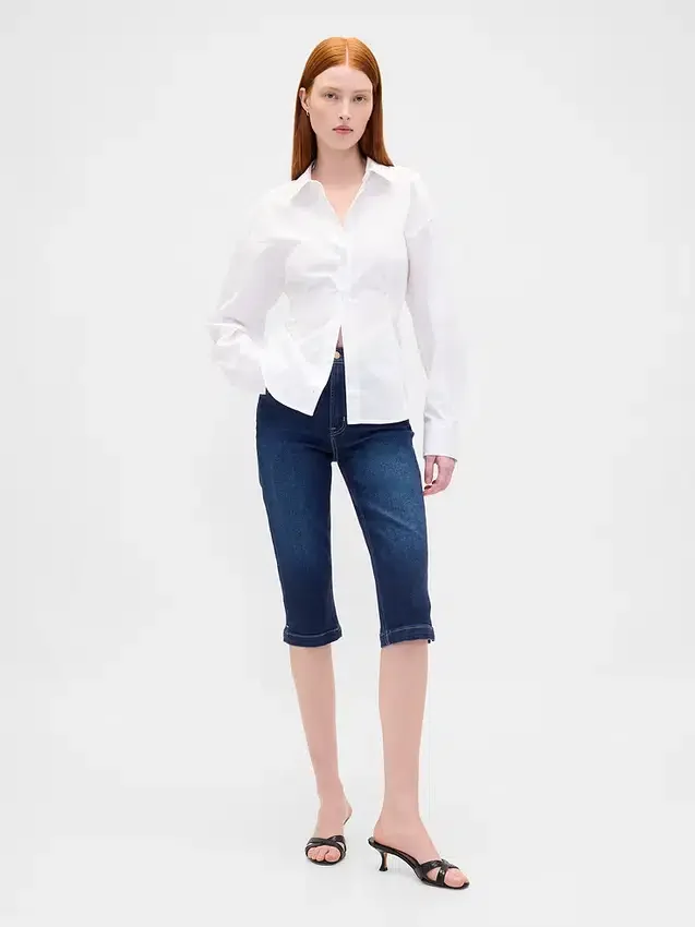 Jeans capri a vita alta e taglio corto