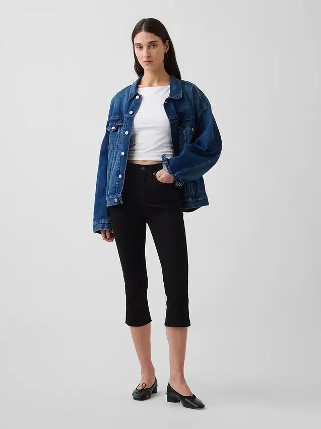 Jeans capri a vita alta e taglio corto