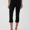 Jeans capri a vita alta e taglio corto