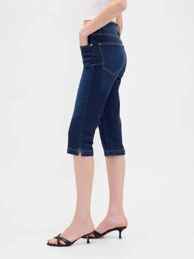 Jeans capri a vita alta e taglio corto