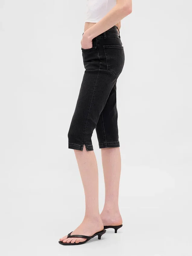 Jeans capri a vita alta e taglio corto