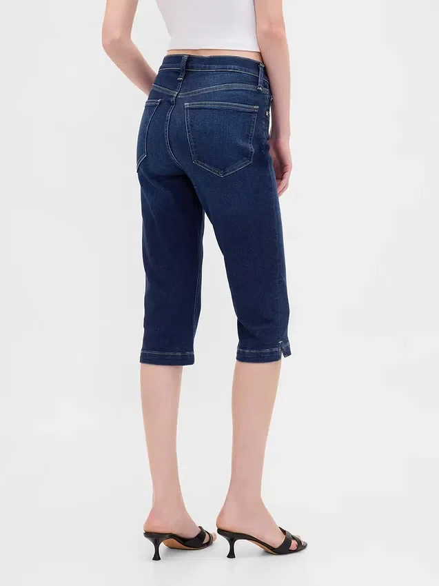 Jeans capri a vita alta e taglio corto