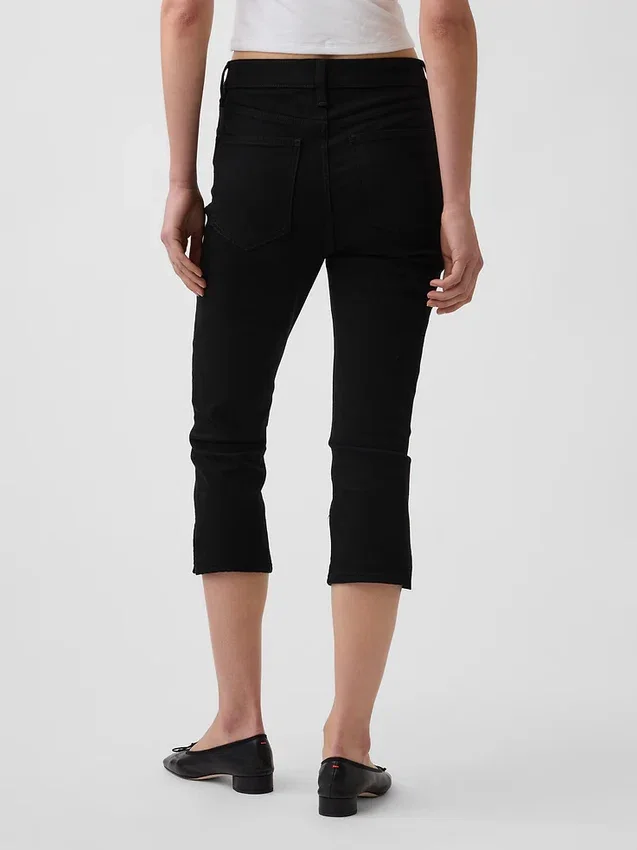 Jeans capri a vita alta e taglio corto