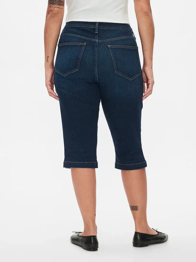 Jeans capri a vita alta e taglio corto