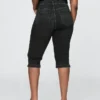 Jeans capri a vita alta e taglio corto
