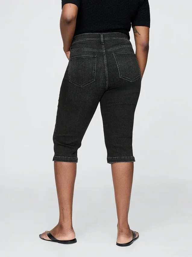 Jeans capri a vita alta e taglio corto