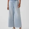 Jeans cropped a vita bassa, dal taglio ampio e disinvolto in stile anni ’90