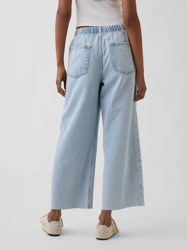 Jeans cropped a vita bassa, dal taglio ampio e disinvolto in stile anni ’90