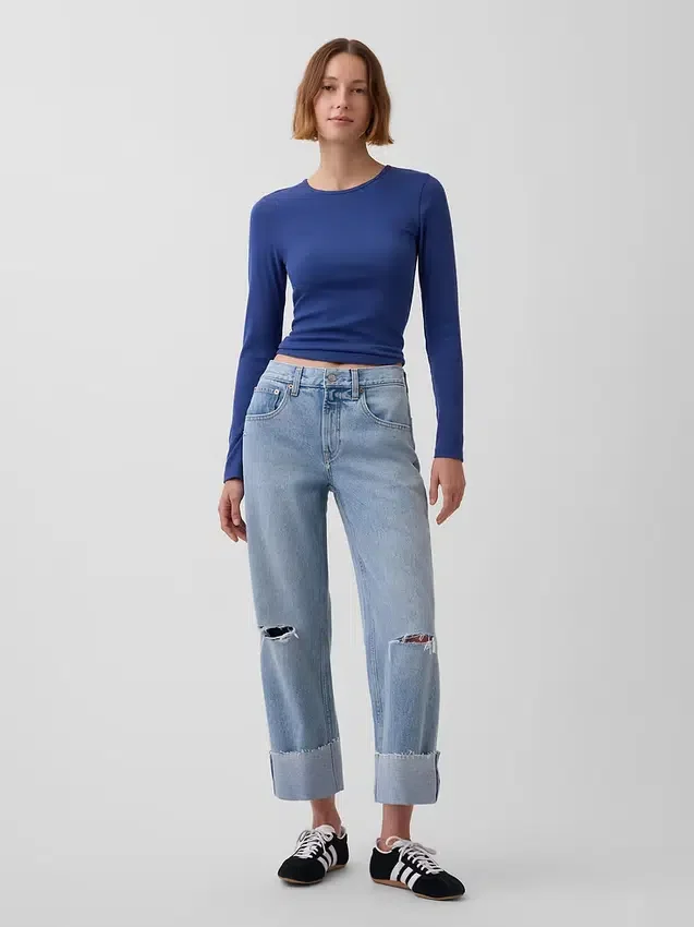Jeans cropped a vita bassa e dal taglio morbido
