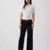 Jeans cropped a vita bassa e dal taglio morbido