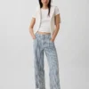 Jeans cropped a vita bassa e dal taglio morbido