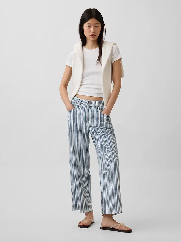 Jeans cropped a vita bassa e dal taglio morbido