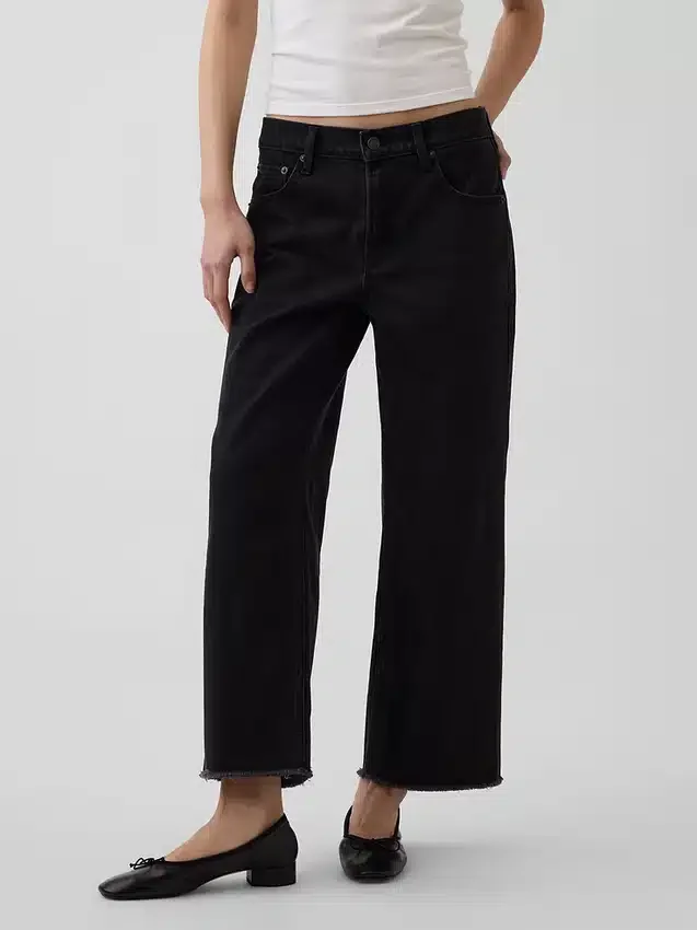 Jeans cropped a vita bassa e dal taglio morbido