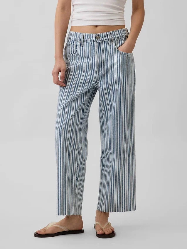 Jeans cropped a vita bassa e dal taglio morbido