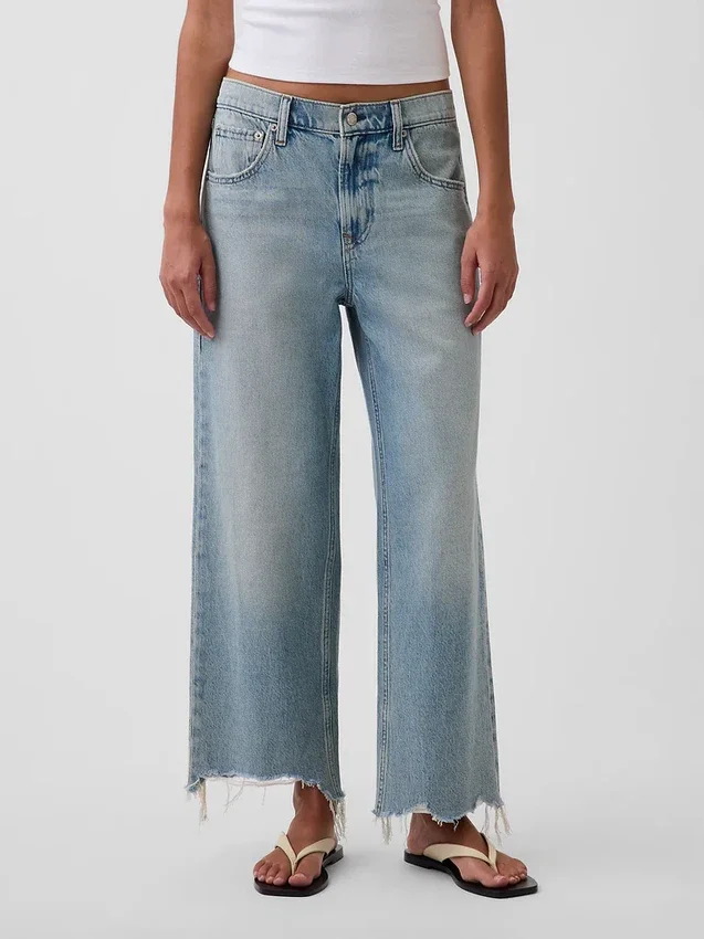 Jeans cropped a vita bassa e dal taglio morbido