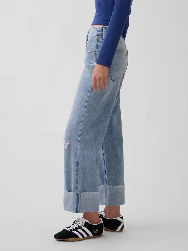 Jeans cropped a vita bassa e dal taglio morbido