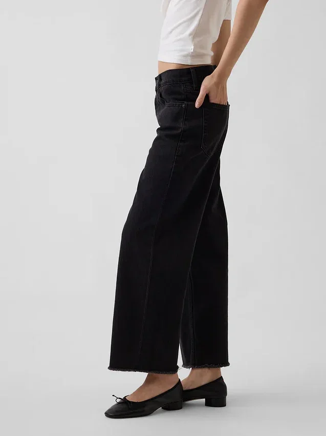 Jeans cropped a vita bassa e dal taglio morbido