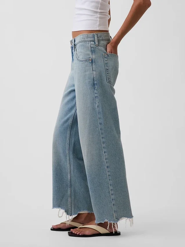 Jeans cropped a vita bassa e dal taglio morbido