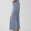 Jeans cropped a vita bassa e dal taglio morbido