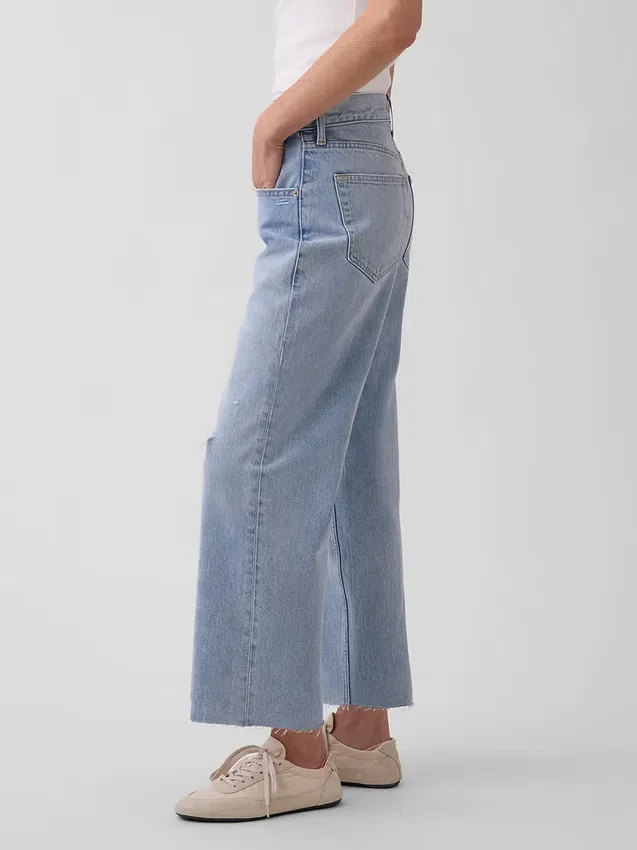 Jeans cropped a vita bassa e dal taglio morbido