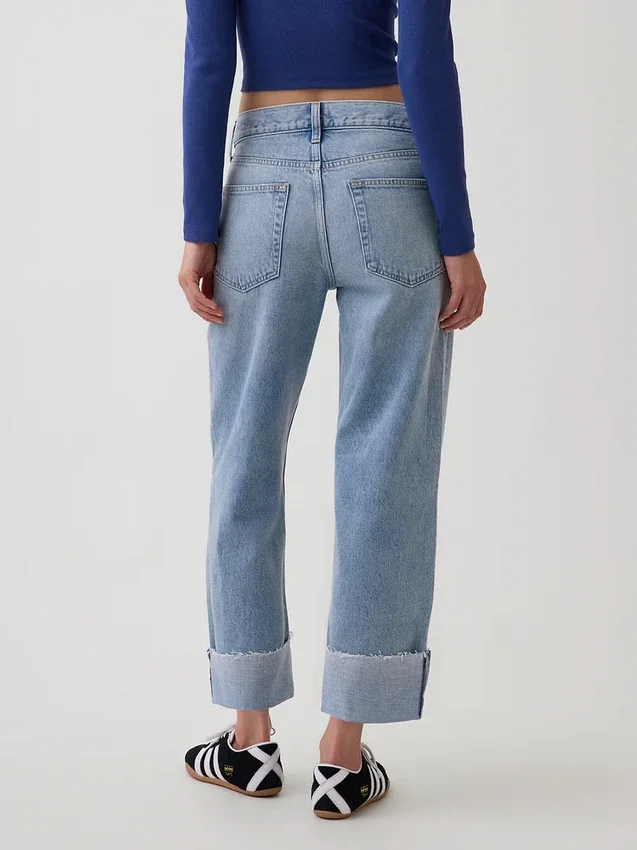 Jeans cropped a vita bassa e dal taglio morbido
